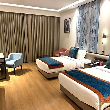 Ramada By Wyndham Jalandhar City Center Exterior photo