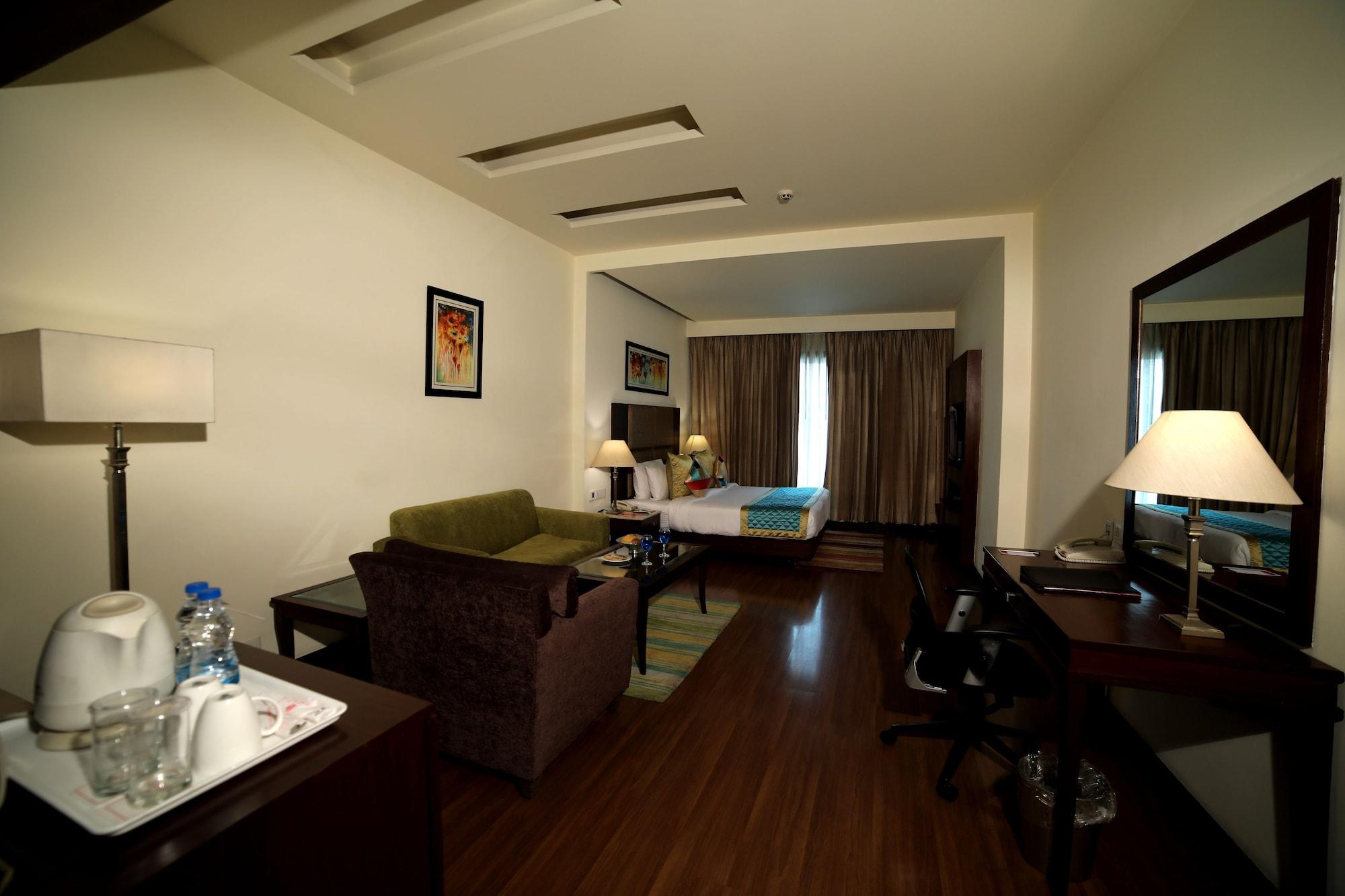 Ramada By Wyndham Jalandhar City Center Exterior photo