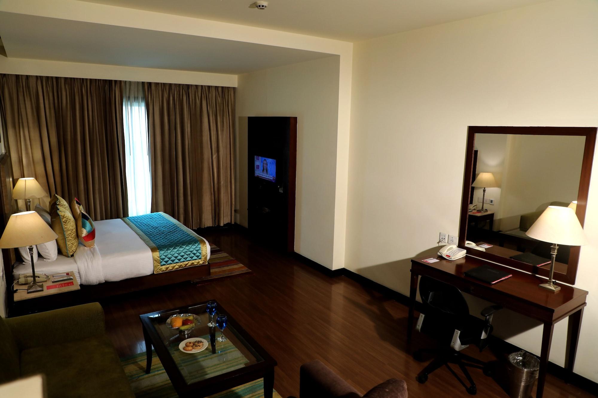 Ramada By Wyndham Jalandhar City Center Exterior photo