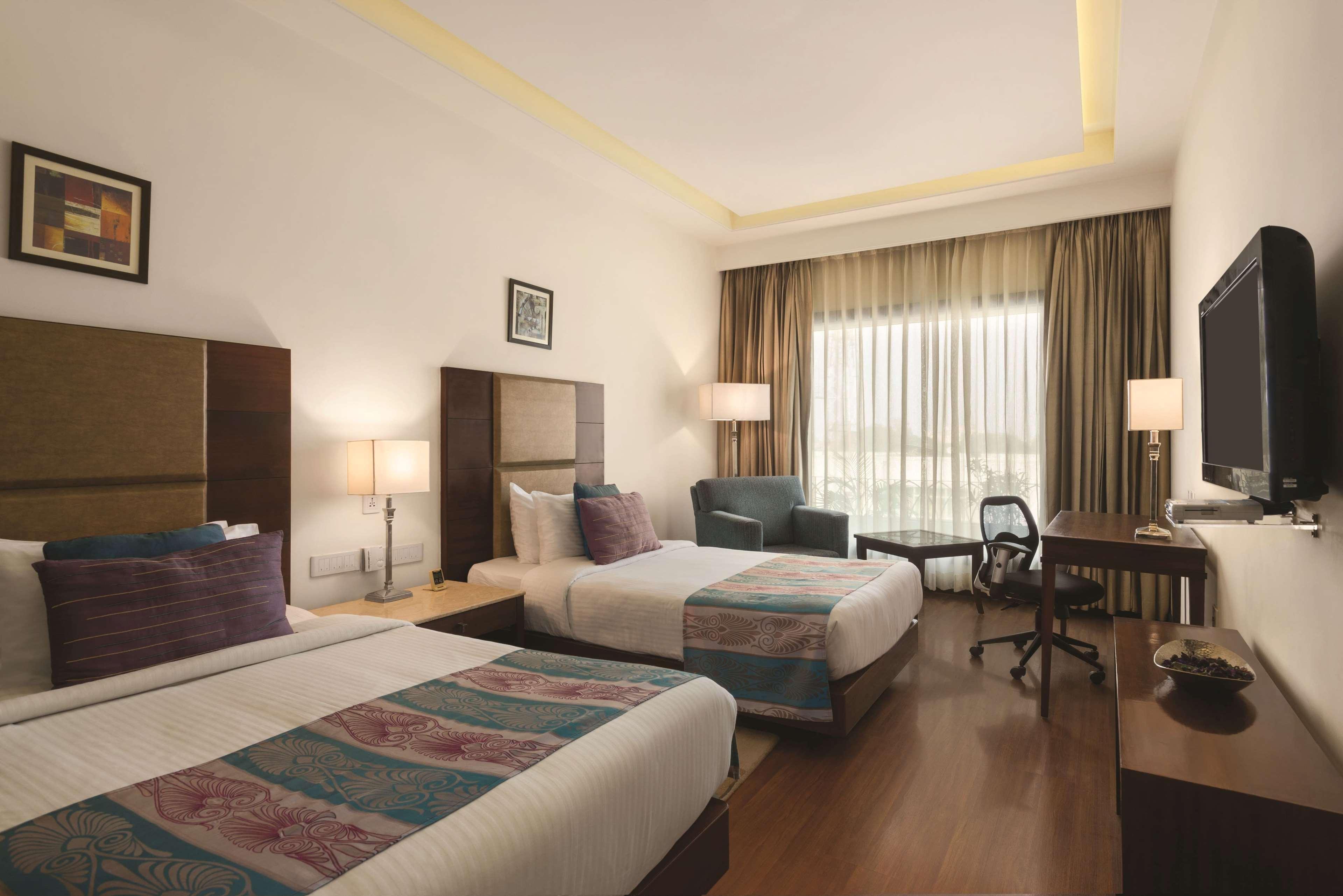 Ramada By Wyndham Jalandhar City Center Exterior photo
