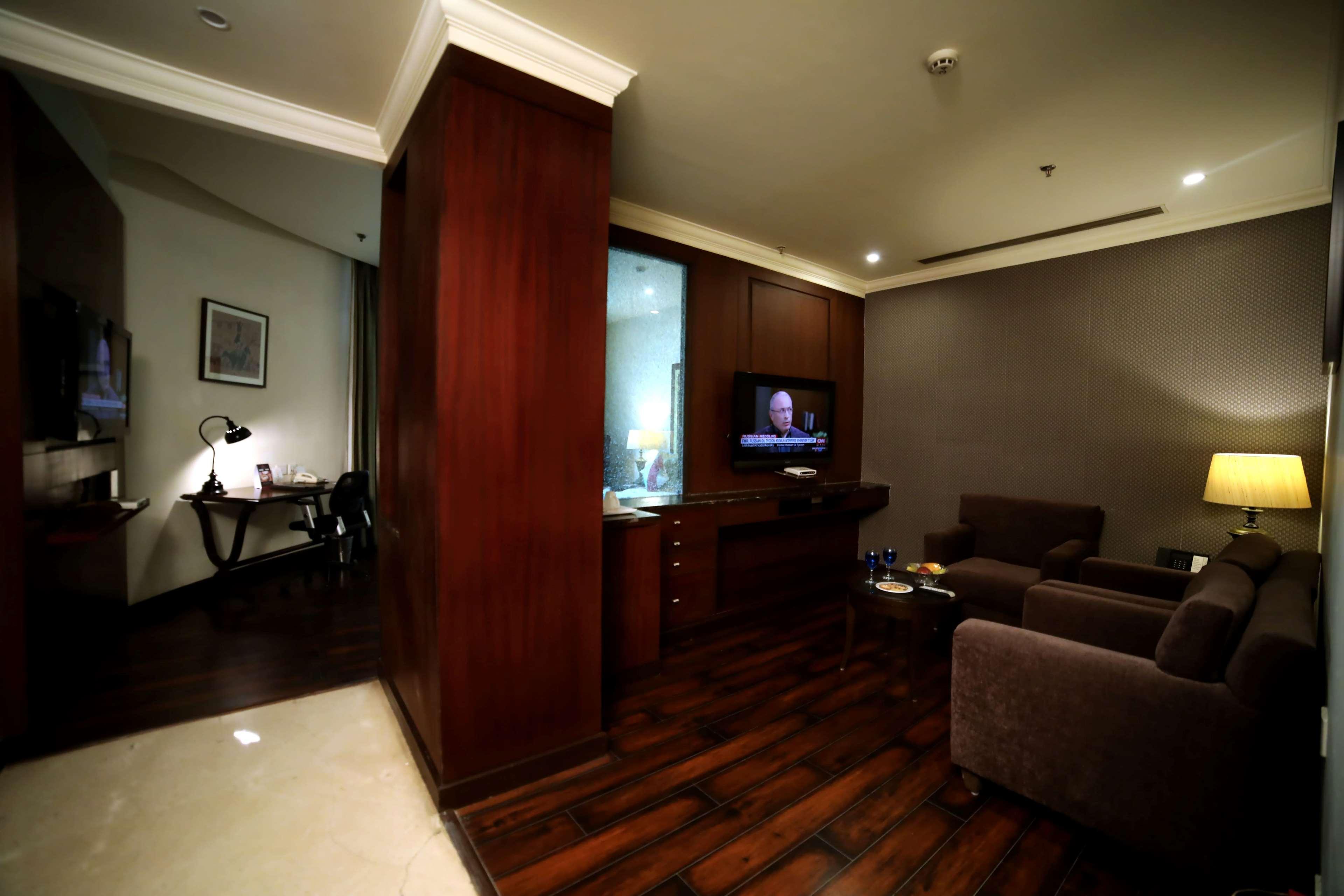 Ramada By Wyndham Jalandhar City Center Exterior photo