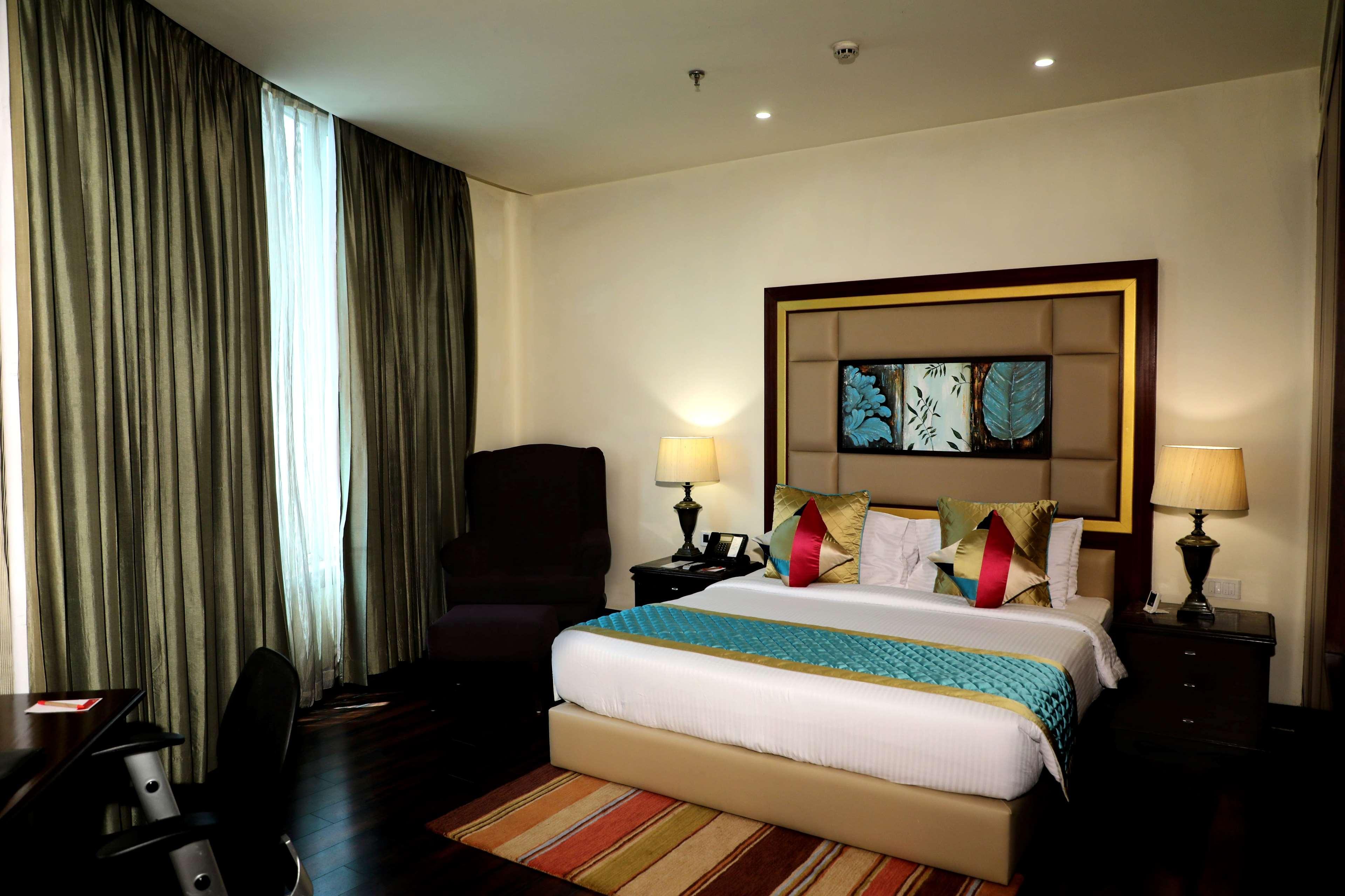 Ramada By Wyndham Jalandhar City Center Exterior photo
