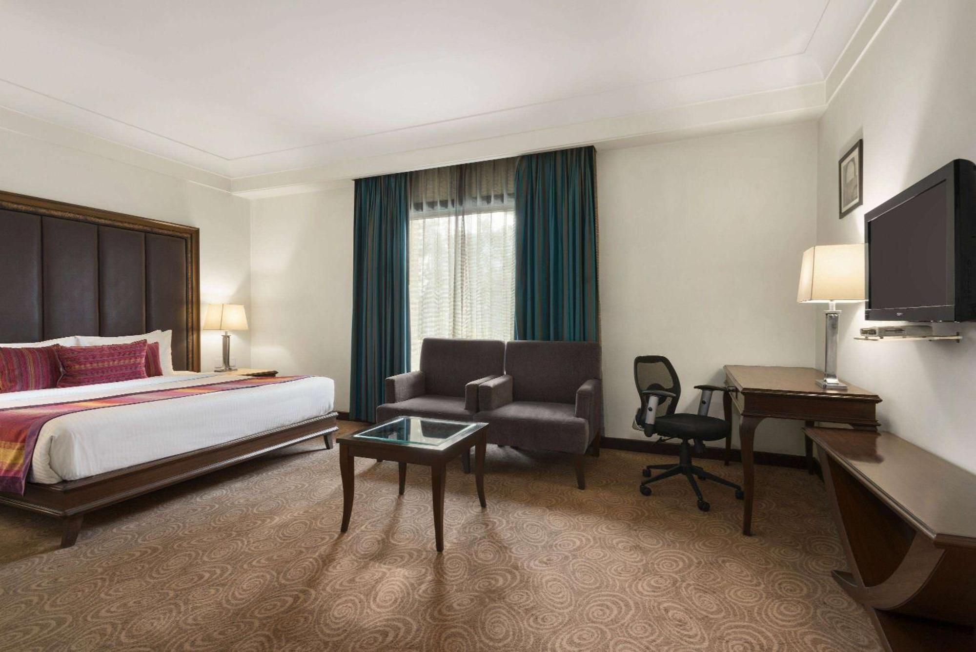 Ramada By Wyndham Jalandhar City Center Exterior photo