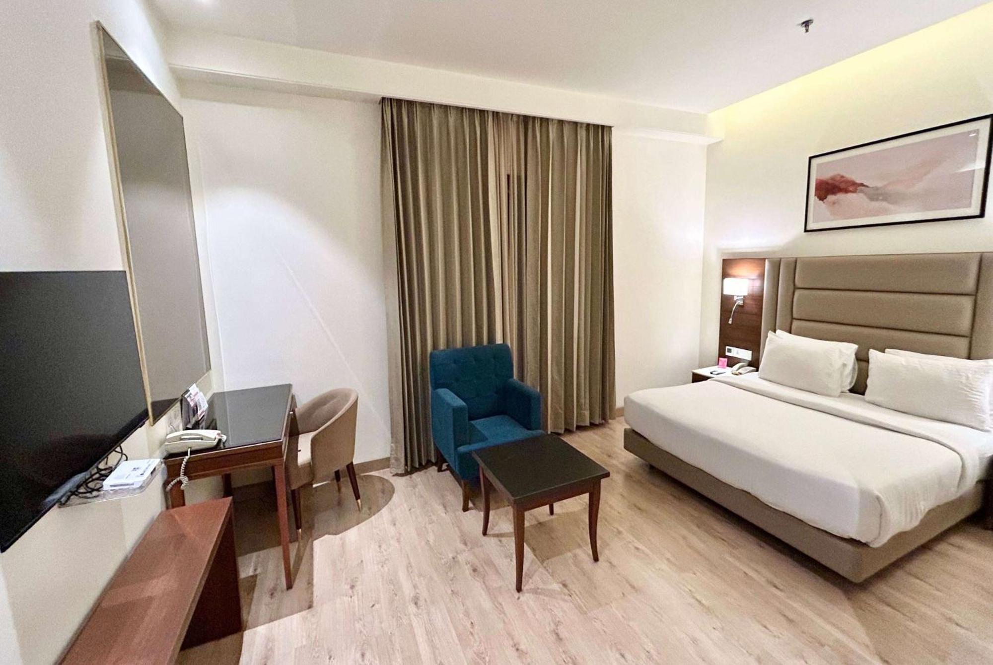 Ramada By Wyndham Jalandhar City Center Exterior photo
